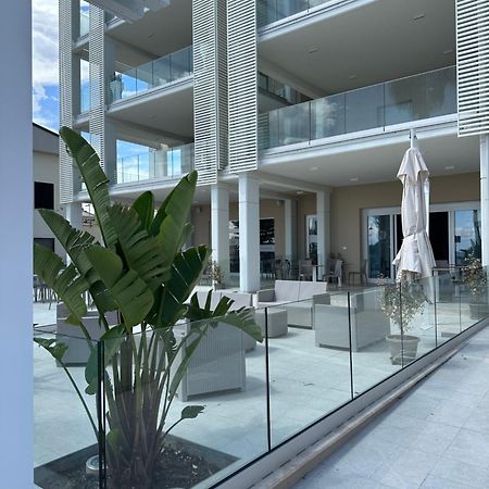 Hotel Petite Fleur Алба Адриатика Екстериор снимка