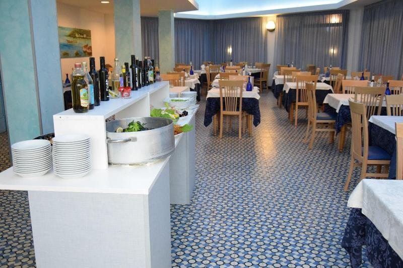 Hotel Petite Fleur Алба Адриатика Екстериор снимка