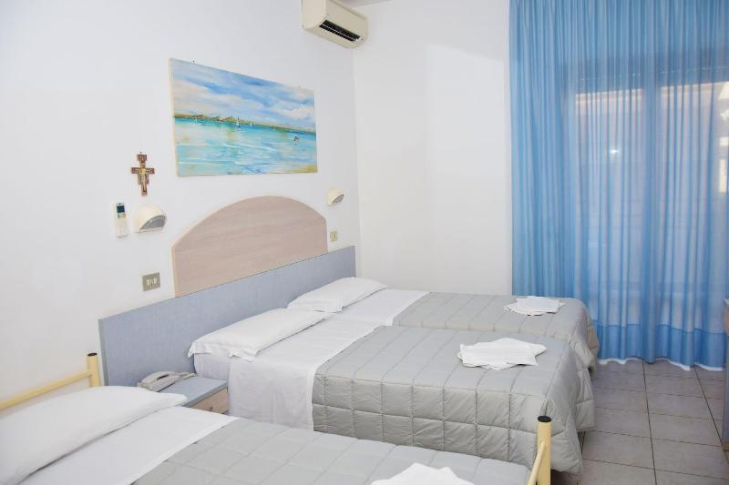 Hotel Petite Fleur Алба Адриатика Екстериор снимка