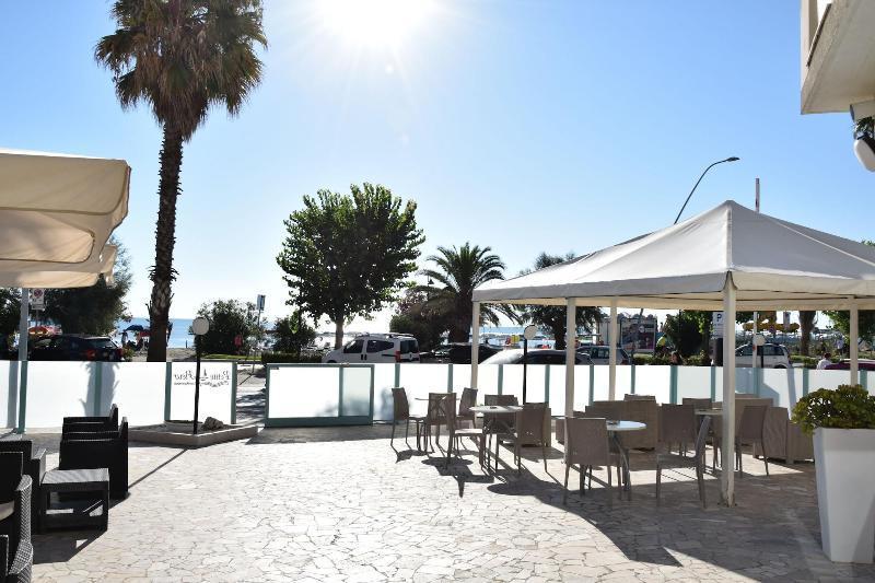 Hotel Petite Fleur Алба Адриатика Екстериор снимка