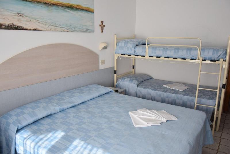 Hotel Petite Fleur Алба Адриатика Екстериор снимка