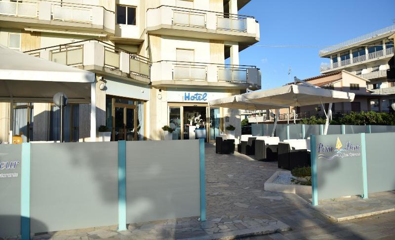 Hotel Petite Fleur Алба Адриатика Екстериор снимка
