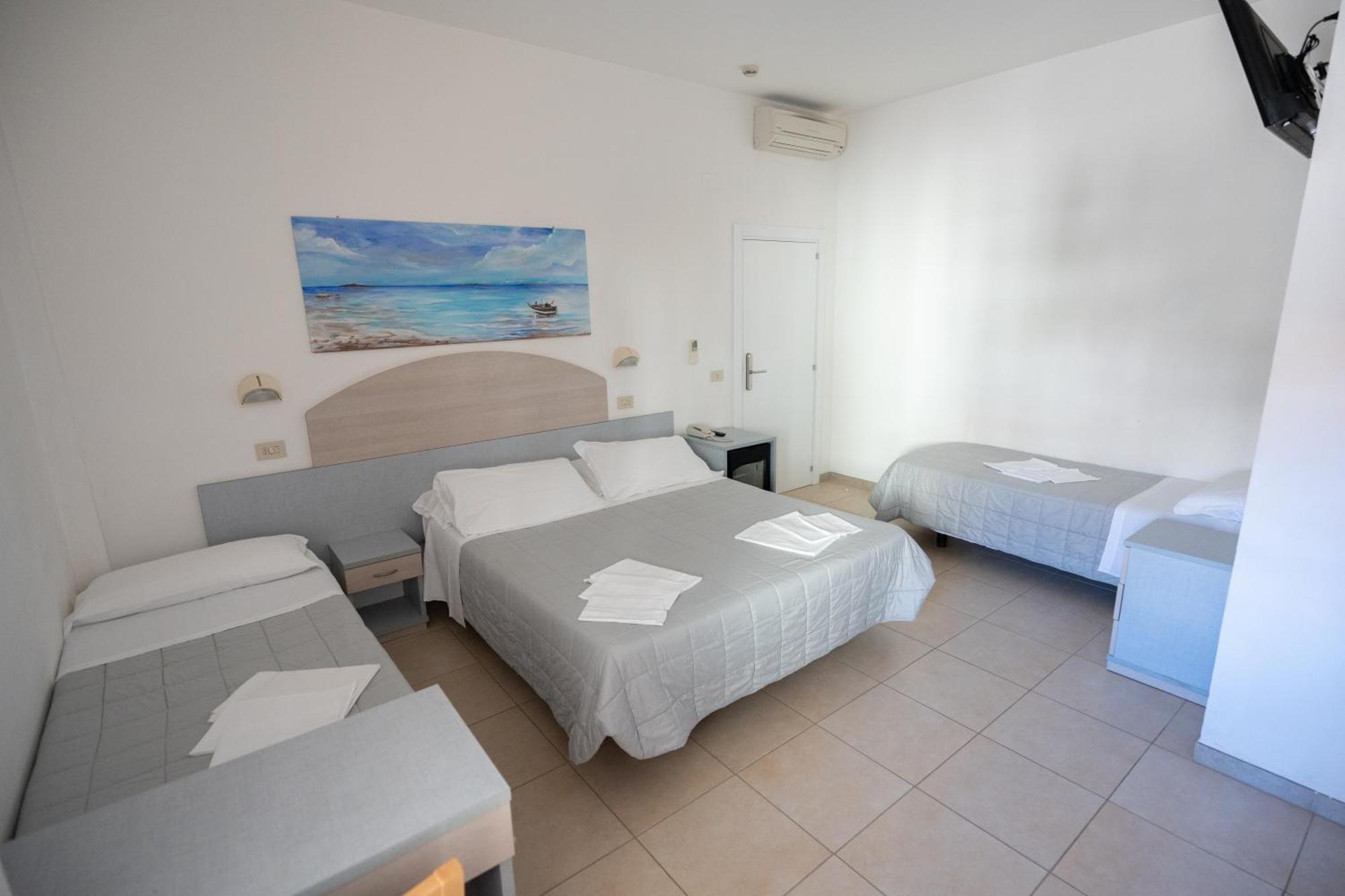 Hotel Petite Fleur Алба Адриатика Екстериор снимка