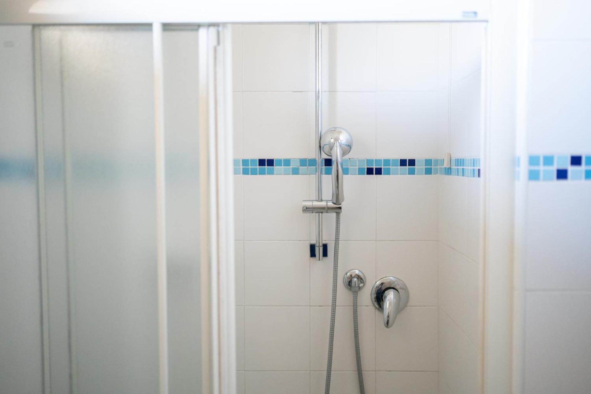 Hotel Petite Fleur Алба Адриатика Екстериор снимка