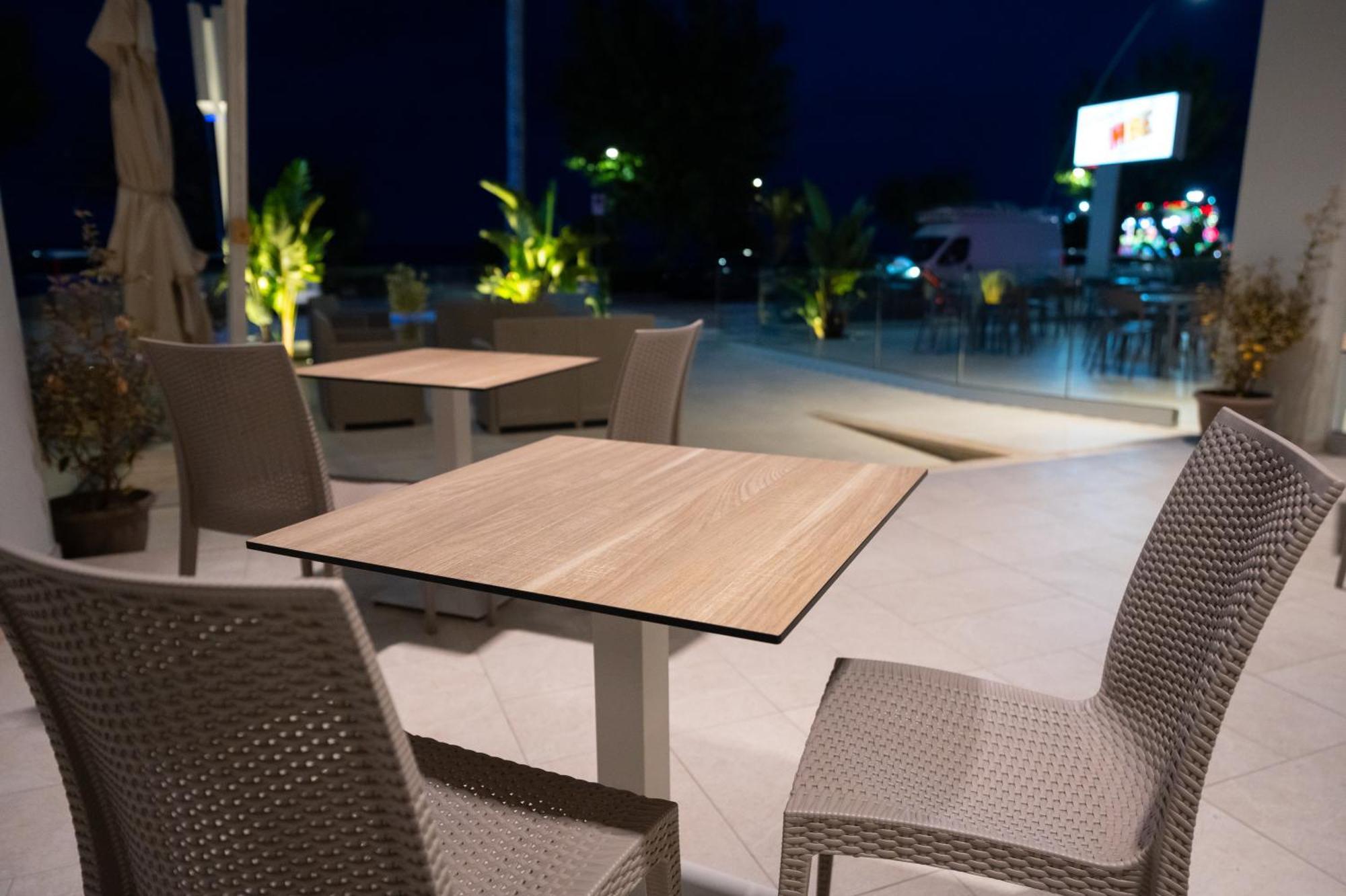 Hotel Petite Fleur Алба Адриатика Екстериор снимка